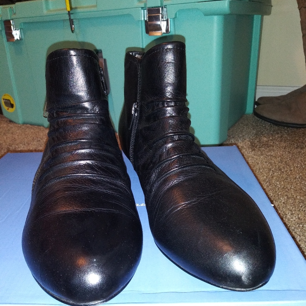 Boots - Picture 4 of 5